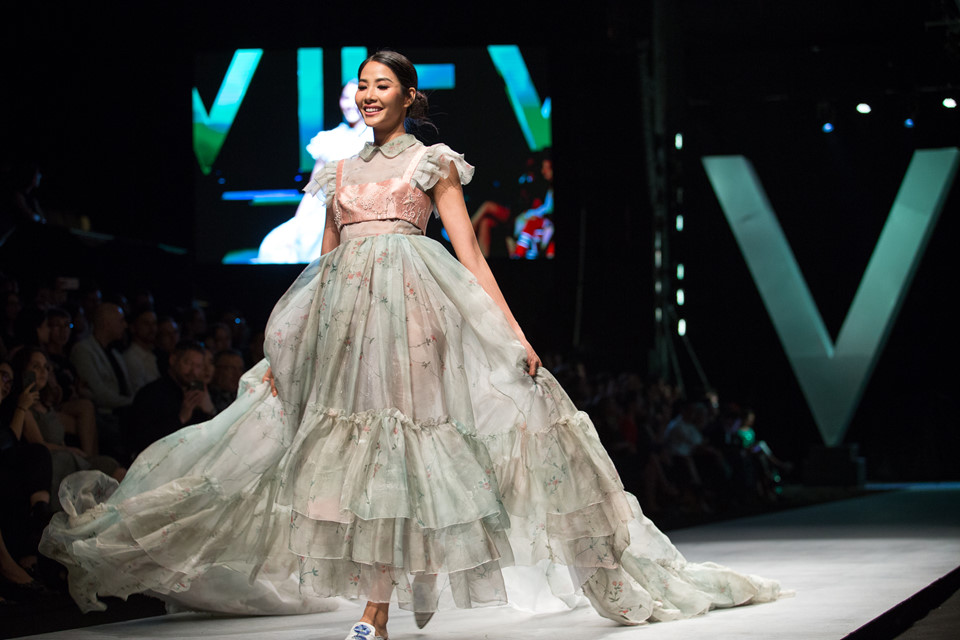 Những màn trình diễn ấn tượng ở Tuần lễ thời trang Việt Nam 2018